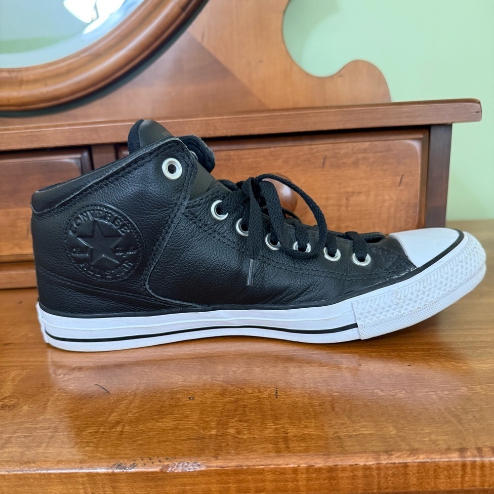 Converse Chuck Taylor grunge streetwear leather mid men 8.5 black sneaker hi top